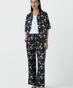 Genesiswear.shop21cf0f6616 1